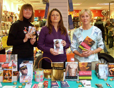 Susan Lyons with Lee McKenzie at the Victoria Women Show